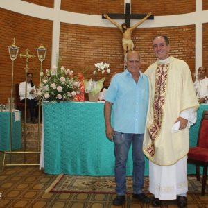 Missa de despedida dos 15 anos de atuação do Padre Fernando na Paróquia Nossa Senhora das Vitórias (31) Missa de despedida dos 15 anos de atuação do Padre Fernando na Paróquia Nossa Senhora das Vitórias (31)