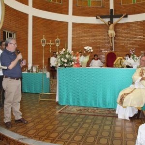 Missa de despedida dos 15 anos de atuação do Padre Fernando na Paróquia Nossa Senhora das Vitórias (32) Missa de despedida dos 15 anos de atuação do Padre Fernando na Paróquia Nossa Senhora das Vitórias (32)