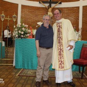 Missa de despedida dos 15 anos de atuação do Padre Fernando na Paróquia Nossa Senhora das Vitórias (33) Missa de despedida dos 15 anos de atuação do Padre Fernando na Paróquia Nossa Senhora das Vitórias (33)
