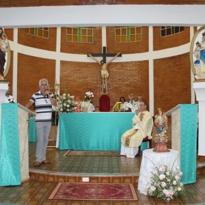 Missa de despedida dos 15 anos de atuação do Padre Fernando na Paróquia Nossa Senhora das Vitórias (34) Missa de despedida dos 15 anos de atuação do Padre Fernando na Paróquia Nossa Senhora das Vitórias (34)