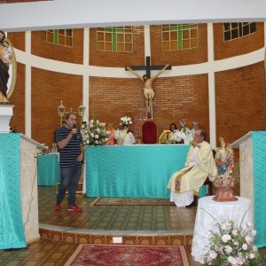Missa de despedida dos 15 anos de atuação do Padre Fernando na Paróquia Nossa Senhora das Vitórias (35) Missa de despedida dos 15 anos de atuação do Padre Fernando na Paróquia Nossa Senhora das Vitórias (35)
