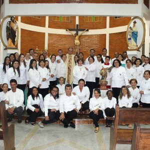 Missa de despedida dos 15 anos de atuação do Padre Fernando na Paróquia Nossa Senhora das Vitórias (37) Missa de despedida dos 15 anos de atuação do Padre Fernando na Paróquia Nossa Senhora das Vitórias (37)