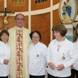 Missa de despedida dos 15 anos de atuação do Padre Fernando na Paróquia Nossa Senhora das Vitórias (39) Missa de despedida dos 15 anos de atuação do Padre Fernando na Paróquia Nossa Senhora das Vitórias (39)