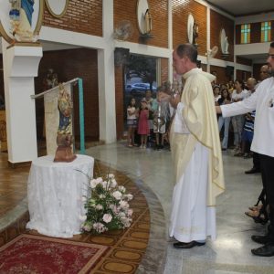 Missa de despedida dos 15 anos de atuação do Padre Fernando na Paróquia Nossa Senhora das Vitórias (4) Missa de despedida dos 15 anos de atuação do Padre Fernando na Paróquia Nossa Senhora das Vitórias (4)