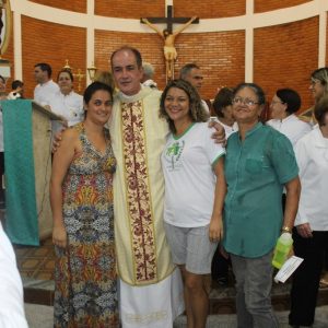 Missa de despedida dos 15 anos de atuação do Padre Fernando na Paróquia Nossa Senhora das Vitórias (40) Missa de despedida dos 15 anos de atuação do Padre Fernando na Paróquia Nossa Senhora das Vitórias (40)