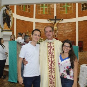 Missa de despedida dos 15 anos de atuação do Padre Fernando na Paróquia Nossa Senhora das Vitórias (42) Missa de despedida dos 15 anos de atuação do Padre Fernando na Paróquia Nossa Senhora das Vitórias (42)