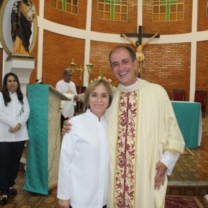 Missa de despedida dos 15 anos de atuação do Padre Fernando na Paróquia Nossa Senhora das Vitórias (43) Missa de despedida dos 15 anos de atuação do Padre Fernando na Paróquia Nossa Senhora das Vitórias (43)