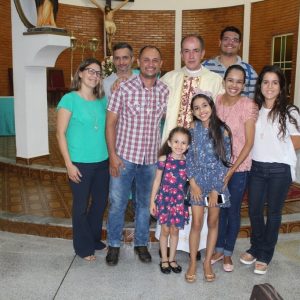Missa de despedida dos 15 anos de atuação do Padre Fernando na Paróquia Nossa Senhora das Vitórias (45) Missa de despedida dos 15 anos de atuação do Padre Fernando na Paróquia Nossa Senhora das Vitórias (45)