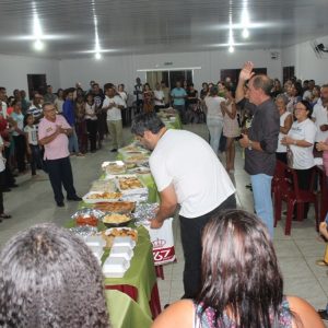 Missa de despedida dos 15 anos de atuação do Padre Fernando na Paróquia Nossa Senhora das Vitórias (49) Missa de despedida dos 15 anos de atuação do Padre Fernando na Paróquia Nossa Senhora das Vitórias (49)