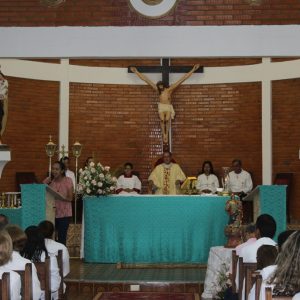 Missa de despedida dos 15 anos de atuação do Padre Fernando na Paróquia Nossa Senhora das Vitórias (6) Missa de despedida dos 15 anos de atuação do Padre Fernando na Paróquia Nossa Senhora das Vitórias (6)