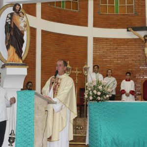 Missa de despedida dos 15 anos de atuação do Padre Fernando na Paróquia Nossa Senhora das Vitórias (7) Missa de despedida dos 15 anos de atuação do Padre Fernando na Paróquia Nossa Senhora das Vitórias (7)