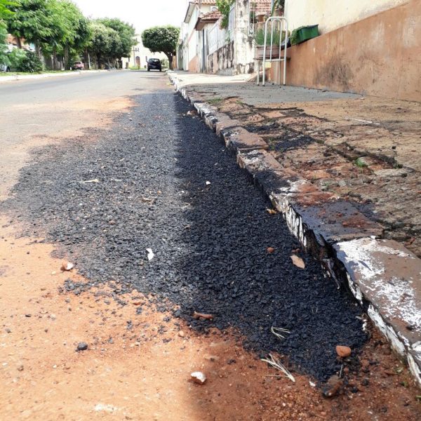 Prefeitura de Santa Vitória intensifica Operação Tapa-buracos (1) Prefeitura de Santa Vitória intensifica Operação Tapa-buracos (1)