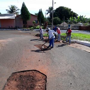 Prefeitura de Santa Vitória intensifica Operação Tapa-buracos (11) Prefeitura de Santa Vitória intensifica Operação Tapa-buracos (11)