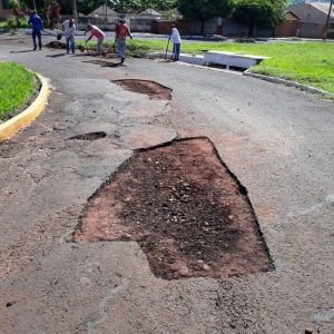 Prefeitura de Santa Vitória intensifica Operação Tapa-buracos (15) Prefeitura de Santa Vitória intensifica Operação Tapa-buracos (15)