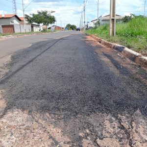 Prefeitura de Santa Vitória intensifica Operação Tapa-buracos (16) Prefeitura de Santa Vitória intensifica Operação Tapa-buracos (16)