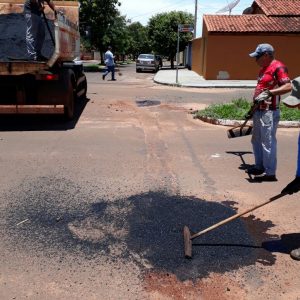 Prefeitura de Santa Vitória intensifica Operação Tapa-buracos (18) Prefeitura de Santa Vitória intensifica Operação Tapa-buracos (18)