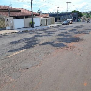 Prefeitura de Santa Vitória intensifica Operação Tapa-buracos (20) Prefeitura de Santa Vitória intensifica Operação Tapa-buracos (20)