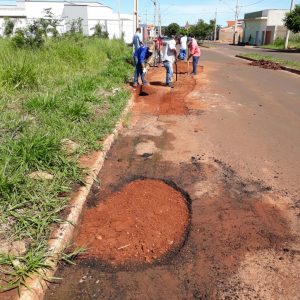 Prefeitura de Santa Vitória intensifica Operação Tapa-buracos (24) Prefeitura de Santa Vitória intensifica Operação Tapa-buracos (24)