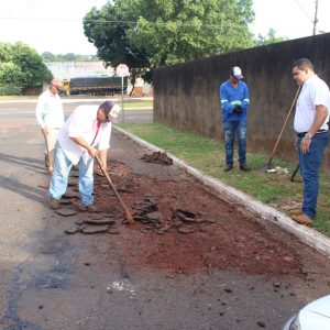 Prefeitura de Santa Vitória intensifica Operação Tapa-buracos (29) Prefeitura de Santa Vitória intensifica Operação Tapa-buracos (29)