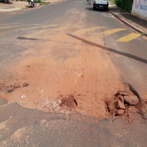 Prefeitura de Santa Vitória intensifica Operação Tapa-buracos (5) Prefeitura de Santa Vitória intensifica Operação Tapa-buracos (5)