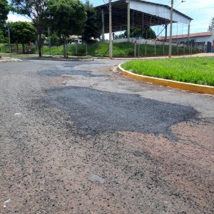 Prefeitura de Santa Vitória intensifica Operação Tapa-buracos (7) Prefeitura de Santa Vitória intensifica Operação Tapa-buracos (7)