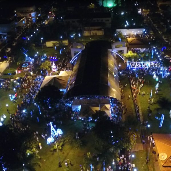 Santa Vitória comemora a chegada do Ano Novo com grande festa de Réveillon (2) Santa Vitória comemora a chegada do Ano Novo com grande festa de Réveillon (2)