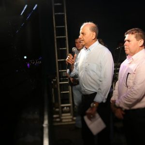 Santa Vitória comemora a chegada do Ano Novo com grande festa de Réveillon (20) Santa Vitória comemora a chegada do Ano Novo com grande festa de Réveillon (20)