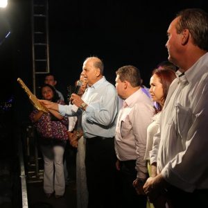 Santa Vitória comemora a chegada do Ano Novo com grande festa de Réveillon (21) Santa Vitória comemora a chegada do Ano Novo com grande festa de Réveillon (21)