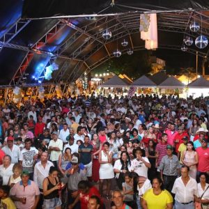 Santa Vitória comemora a chegada do Ano Novo com grande festa de Réveillon (29) Santa Vitória comemora a chegada do Ano Novo com grande festa de Réveillon (29)