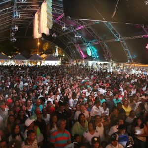 Santa Vitória comemora a chegada do Ano Novo com grande festa de Réveillon (39) Santa Vitória comemora a chegada do Ano Novo com grande festa de Réveillon (39)