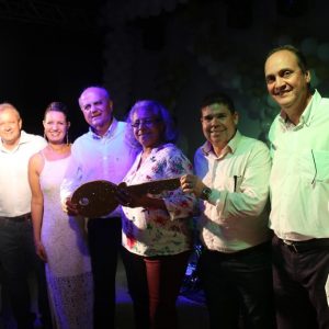 Santa Vitória comemora a chegada do Ano Novo com grande festa de Réveillon (40) Santa Vitória comemora a chegada do Ano Novo com grande festa de Réveillon (40)