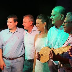 Santa Vitória comemora a chegada do Ano Novo com grande festa de Réveillon (41) Santa Vitória comemora a chegada do Ano Novo com grande festa de Réveillon (41)