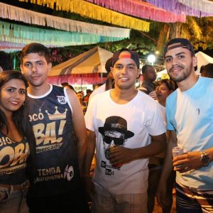 Banda PaQua anima os foliões na segunda noite do Carnaval Santa Vitória 2018 (81) Banda PaQua anima os foliões na segunda noite do Carnaval Santa Vitória 2018 (81)