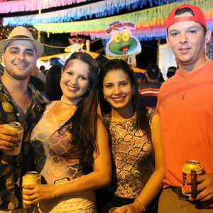 Banda PaQua anima os foliões na segunda noite do Carnaval Santa Vitória 2018 (88) Banda PaQua anima os foliões na segunda noite do Carnaval Santa Vitória 2018 (88)