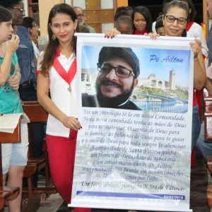 Celebrações, nas igrejas, acolhem novos párocos e reforçam compromisso com a comunidade católica de Santa Vitória (14) Celebrações, nas igrejas, acolhem novos párocos e reforçam compromisso com a comunidade católica de Santa Vitória (14)