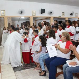 Celebrações, nas igrejas, acolhem novos párocos e reforçam compromisso com a comunidade católica de Santa Vitória (15) Celebrações, nas igrejas, acolhem novos párocos e reforçam compromisso com a comunidade católica de Santa Vitória (15)