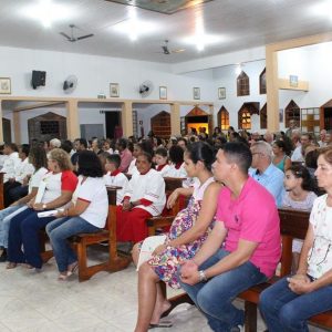 Celebrações, nas igrejas, acolhem novos párocos e reforçam compromisso com a comunidade católica de Santa Vitória (18) Celebrações, nas igrejas, acolhem novos párocos e reforçam compromisso com a comunidade católica de Santa Vitória (18)
