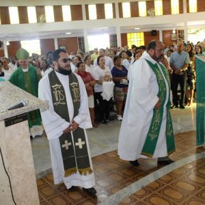 Celebrações, nas igrejas, acolhem novos párocos e reforçam compromisso com a comunidade católica de Santa Vitória (22) Celebrações, nas igrejas, acolhem novos párocos e reforçam compromisso com a comunidade católica de Santa Vitória (22)