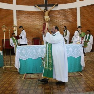 Celebrações, nas igrejas, acolhem novos párocos e reforçam compromisso com a comunidade católica de Santa Vitória (27) Celebrações, nas igrejas, acolhem novos párocos e reforçam compromisso com a comunidade católica de Santa Vitória (27)