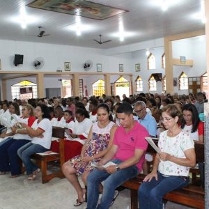 Celebrações, nas igrejas, acolhem novos párocos e reforçam compromisso com a comunidade católica de Santa Vitória (3) Celebrações, nas igrejas, acolhem novos párocos e reforçam compromisso com a comunidade católica de Santa Vitória (3)