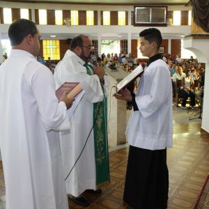 Celebrações, nas igrejas, acolhem novos párocos e reforçam compromisso com a comunidade católica de Santa Vitória (33) Celebrações, nas igrejas, acolhem novos párocos e reforçam compromisso com a comunidade católica de Santa Vitória (33)