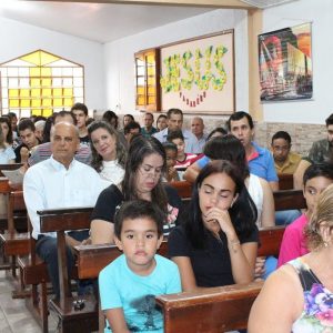 Celebrações, nas igrejas, acolhem novos párocos e reforçam compromisso com a comunidade católica de Santa Vitória (4) Celebrações, nas igrejas, acolhem novos párocos e reforçam compromisso com a comunidade católica de Santa Vitória (4)