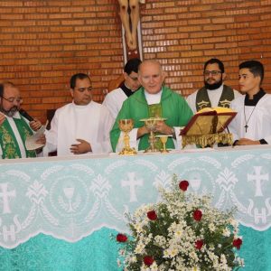 Celebrações, nas igrejas, acolhem novos párocos e reforçam compromisso com a comunidade católica de Santa Vitória (42) Celebrações, nas igrejas, acolhem novos párocos e reforçam compromisso com a comunidade católica de Santa Vitória (42)