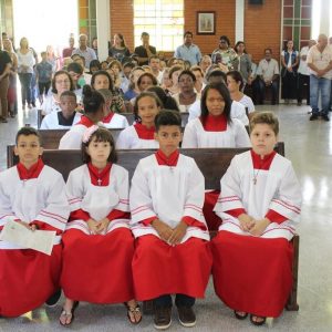 Celebrações, nas igrejas, acolhem novos párocos e reforçam compromisso com a comunidade católica de Santa Vitória (44) Celebrações, nas igrejas, acolhem novos párocos e reforçam compromisso com a comunidade católica de Santa Vitória (44)