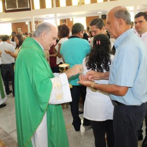 Celebrações, nas igrejas, acolhem novos párocos e reforçam compromisso com a comunidade católica de Santa Vitória (47) Celebrações, nas igrejas, acolhem novos párocos e reforçam compromisso com a comunidade católica de Santa Vitória (47)
