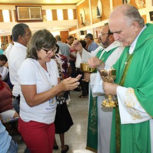 Celebrações, nas igrejas, acolhem novos párocos e reforçam compromisso com a comunidade católica de Santa Vitória (48) Celebrações, nas igrejas, acolhem novos párocos e reforçam compromisso com a comunidade católica de Santa Vitória (48)