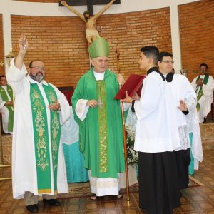 Celebrações, nas igrejas, acolhem novos párocos e reforçam compromisso com a comunidade católica de Santa Vitória (51) Celebrações, nas igrejas, acolhem novos párocos e reforçam compromisso com a comunidade católica de Santa Vitória (51)