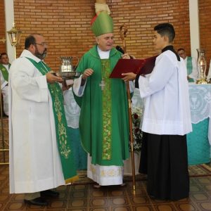 Celebrações, nas igrejas, acolhem novos párocos e reforçam compromisso com a comunidade católica de Santa Vitória (57) Celebrações, nas igrejas, acolhem novos párocos e reforçam compromisso com a comunidade católica de Santa Vitória (57)