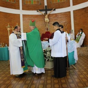 Celebrações, nas igrejas, acolhem novos párocos e reforçam compromisso com a comunidade católica de Santa Vitória (58) Celebrações, nas igrejas, acolhem novos párocos e reforçam compromisso com a comunidade católica de Santa Vitória (58)