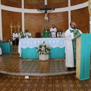 Celebrações, nas igrejas, acolhem novos párocos e reforçam compromisso com a comunidade católica de Santa Vitória (62) Celebrações, nas igrejas, acolhem novos párocos e reforçam compromisso com a comunidade católica de Santa Vitória (62)